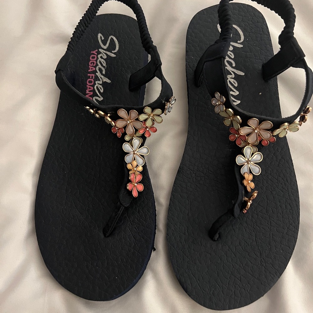 Skechers yoga foam sandals!!